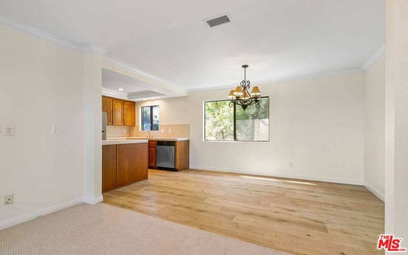 Dining Area - Kitchen