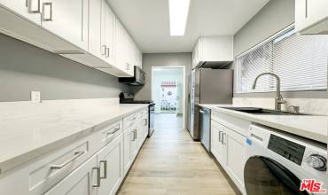 4517 Franklin Avenue 1/2, Los Angeles, California 90027, 1 Bedroom Bedrooms, ,1 BathroomBathrooms,Residential Lease,Rent,4517 Franklin Avenue 1/2,24453513