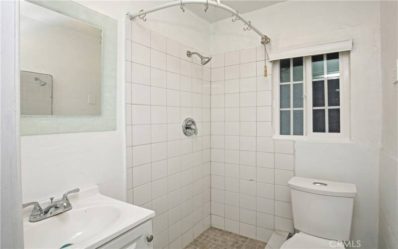 Unit 2514 1/2 bathroom