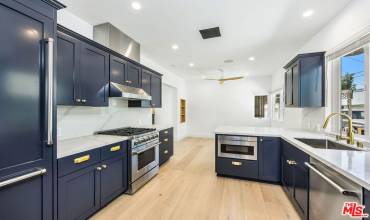 109 S Flores Street, Los Angeles, California 90048, 2 Bedrooms Bedrooms, ,2 BathroomsBathrooms,Residential Lease,Rent,109 S Flores Street,24453645