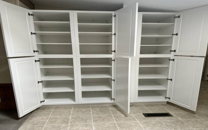 Self close shelves in kitchen area