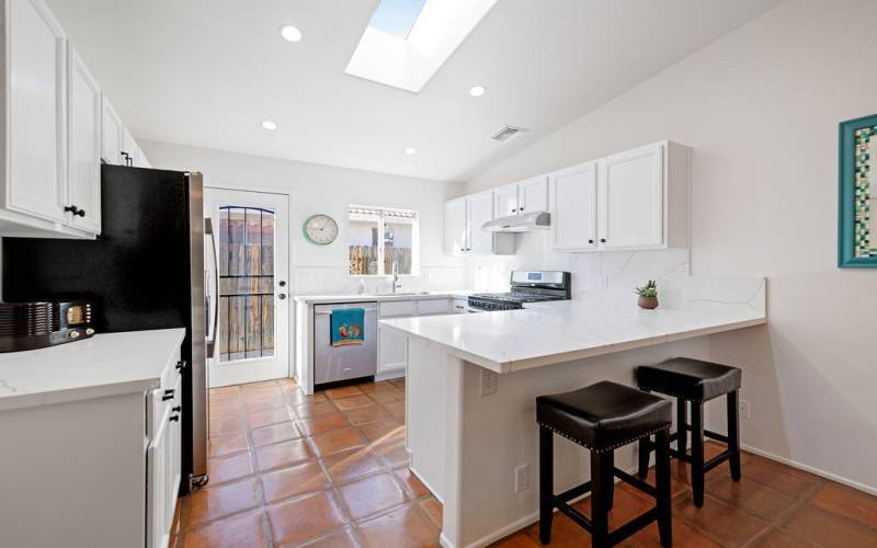 Gorgeous New Quartz in Kitchen