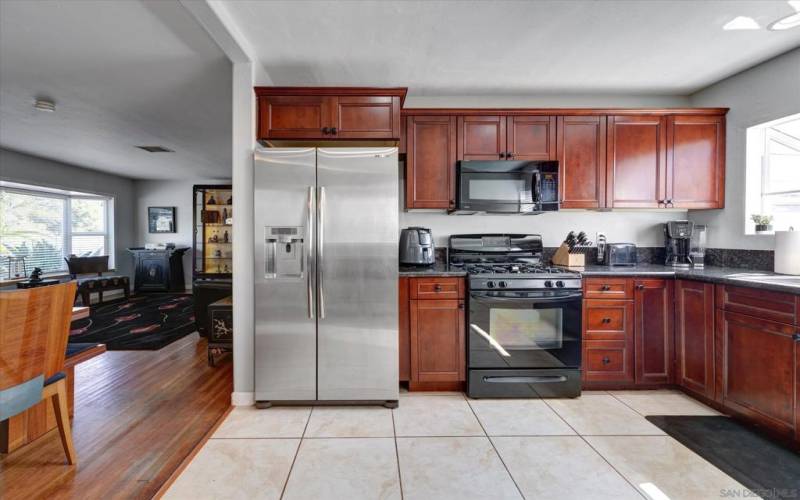 LOVE THIS OPEN KITCHEN FLOORPLAN WITH PLENTY OF GRANITE COUNTERSPACE AND CABINETS!