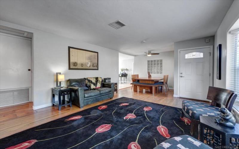 SUCH A GREAT LIVINGROOM- HARDWOOD FLOORING-EXPANSIVE WINDOWS!