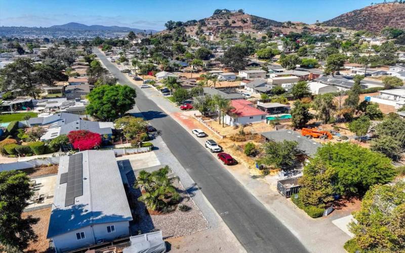 GORGEOUS BOSTONIA NEIGHBORHOOD! SURROUNDED BY HILLS, NEARBY SHOPS, RESTAURANTS, STORES, AND EASY ACCESS TO I-8.