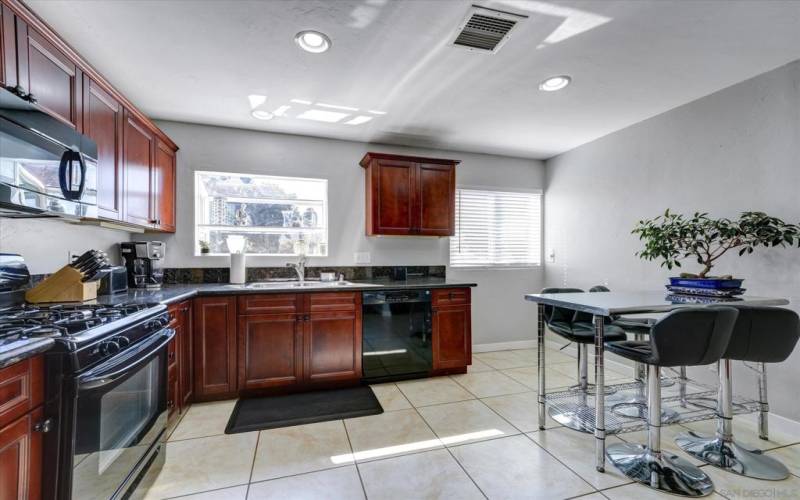 LOVE THIS OPEN KITCHEN FLOORPLAN WITH PLENTY OF GRANITE COUNTERSPACE AND CABINETS!