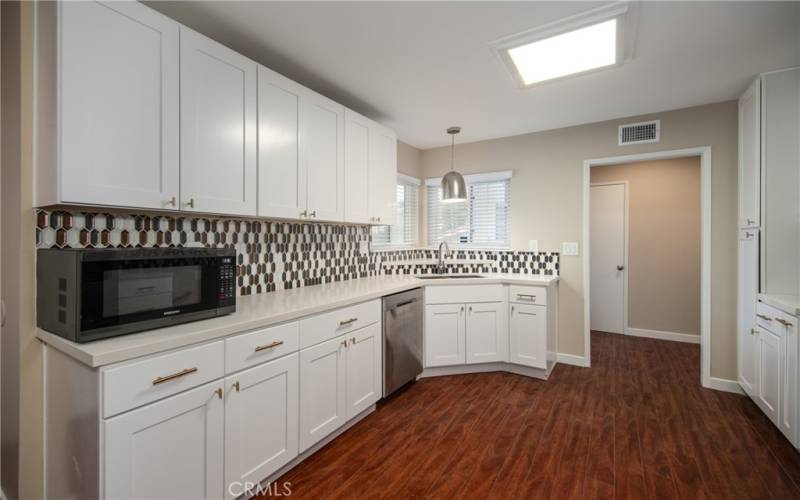 Kitchen with quartz counters