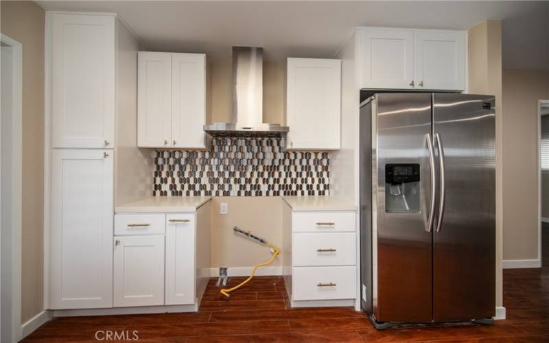 kitchen - gas range hook up and included refrigerator