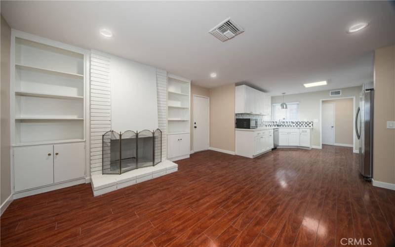 Family room - Eating area looking towards kitchen