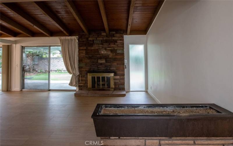 Livingroom with Fireplace