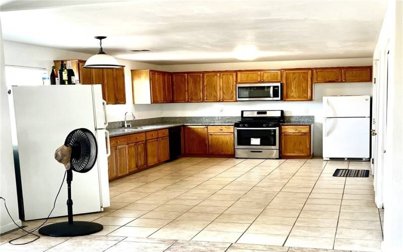 Kitchen / Dining Area