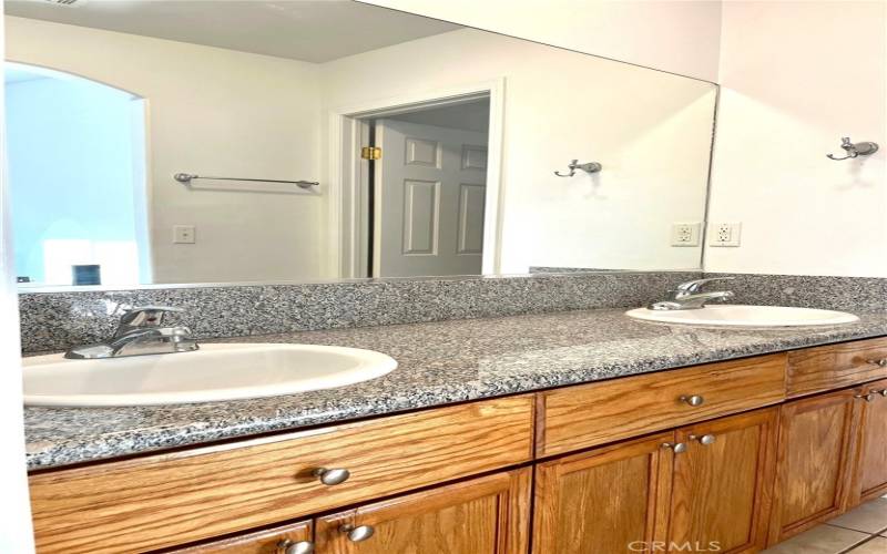 Master Bath- Granite Counter w/ Dbl Sink

double si