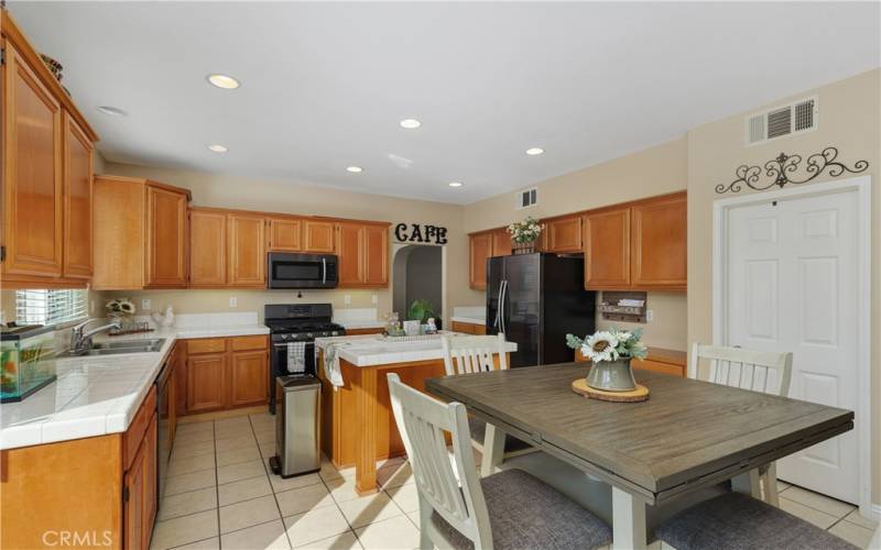 LARGE WALK-IN PANTRY