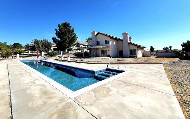 Caribbean Gray Bottom Lap Pool