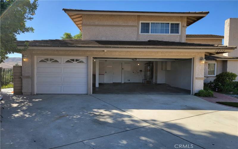 3-Car Garage with Built-In Shelves