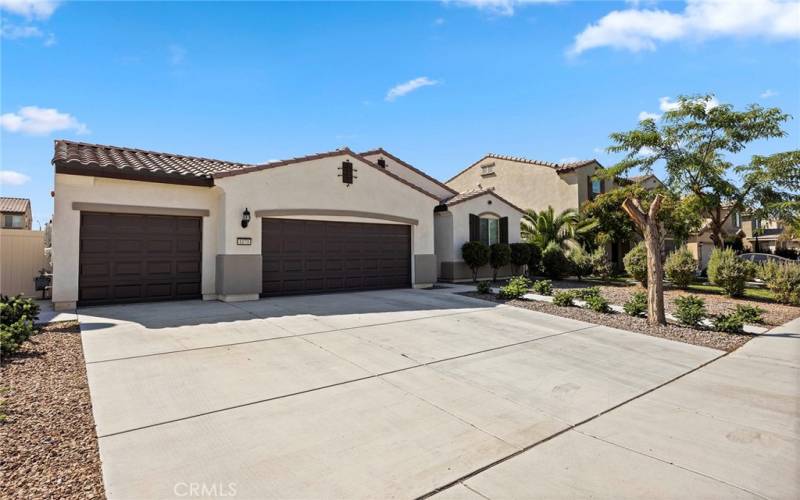 Low maintenance yard - 3 car garage!