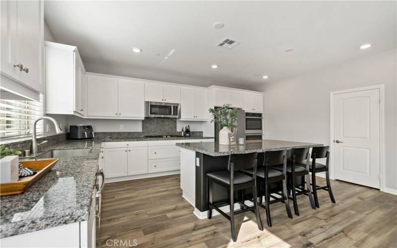 Lovely kitchen w breakfast bar, granite countertops, stainless steel appliances and door to pantry​​‌​​​​‌​​‌‌​​‌​​​‌‌​​​‌​​‌‌​​‌‌​​‌‌​​​​ area