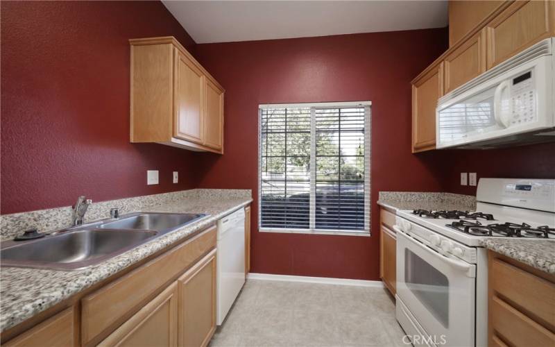 Gas Stove, Dishwasher, Microwave...love the light in this Kitchen