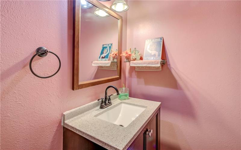 Bathtub in 2nd bedroom.