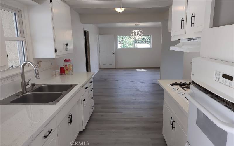 New quartz and stovetop