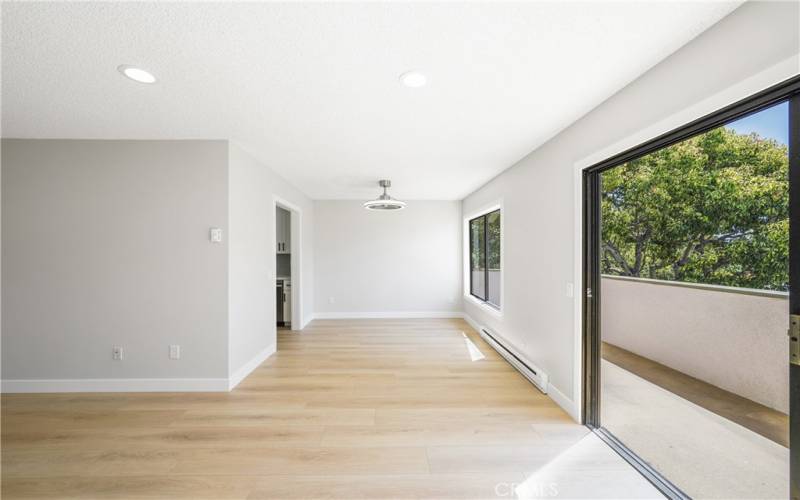 dinning room, balcony