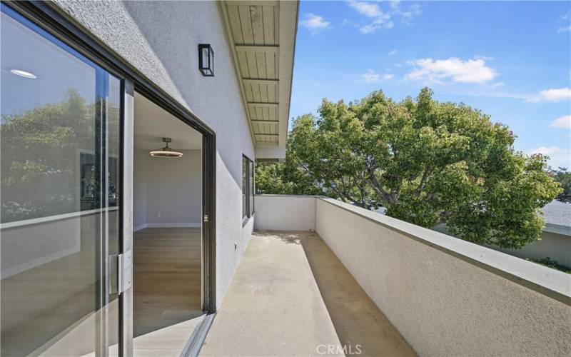 balcony with view of trees and sky