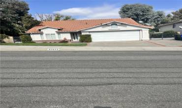 27813 Lassen Street, Castaic, California 91384, 3 Bedrooms Bedrooms, ,2 BathroomsBathrooms,Residential,Buy,27813 Lassen Street,SR24215312