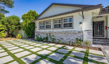 19644 Victory Boulevard, Tarzana, California 91335, 4 Bedrooms Bedrooms, ,2 BathroomsBathrooms,Residential,Buy,19644 Victory Boulevard,SR24216066