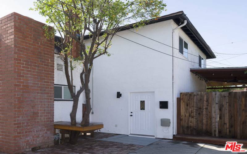 Front Entrance & Driveway