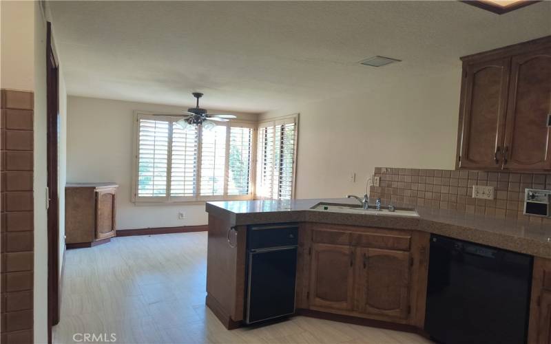 Kitchen has an inviting Breakfast nook