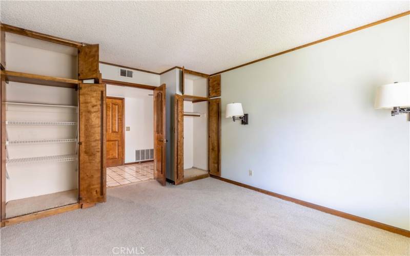 closets in bedroom 3