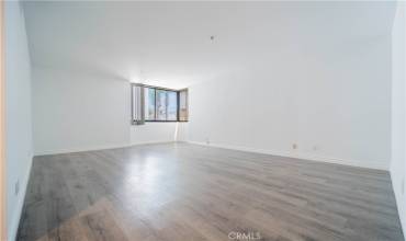 10660 W Wilshire Boulevard 309, Los Angeles, California 90024, 3 Bedrooms Bedrooms, ,3 BathroomsBathrooms,Residential Lease,Rent,10660 W Wilshire Boulevard 309,SR24209591