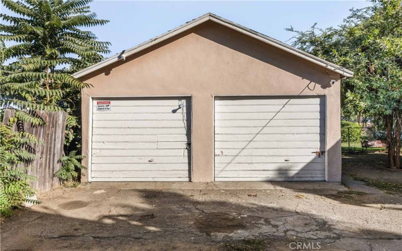 detached 2 car garage