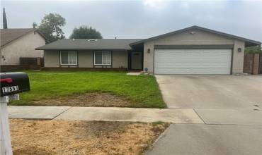 17551 Wabash Avenue, Fontana, California 92336, 4 Bedrooms Bedrooms, ,2 BathroomsBathrooms,Residential,Buy,17551 Wabash Avenue,IV24216869