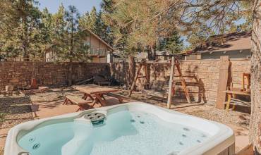 218 E Mountain View Blvd, Big Bear, California 92314, 2 Bedrooms Bedrooms, ,1 BathroomBathrooms,Residential,Buy,218 E Mountain View Blvd,240025038SD