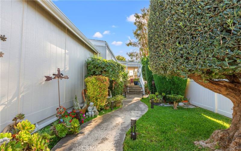 Beautifully Maintained Private Yard