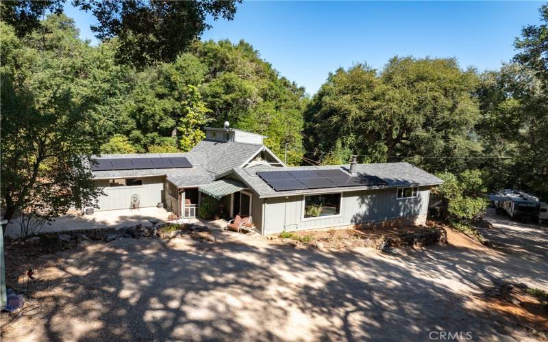 Inspiring home amongst the oaks featuring 1504 sf, 3 bedrooms, 1 bathroom plus a loft. The property invokes feelings of peace and tranquility!