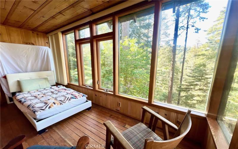 forest overlook room w/ murphy bed style