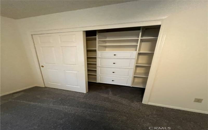 California closets in the bedroom