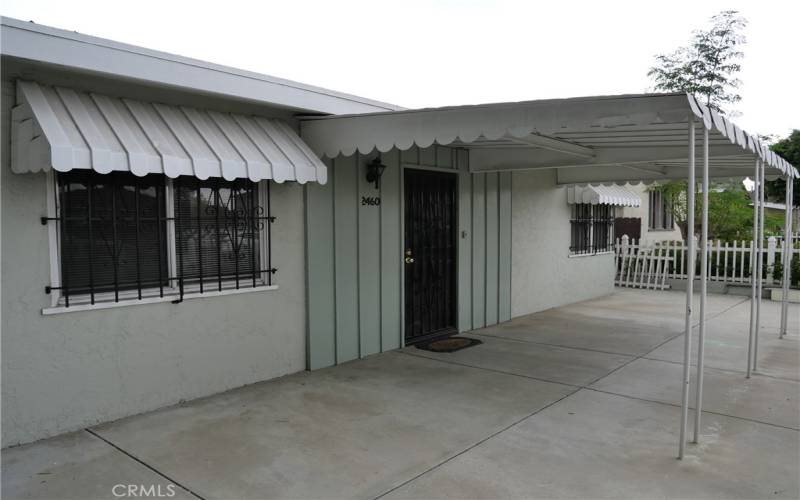 Front yard w/covered porch area