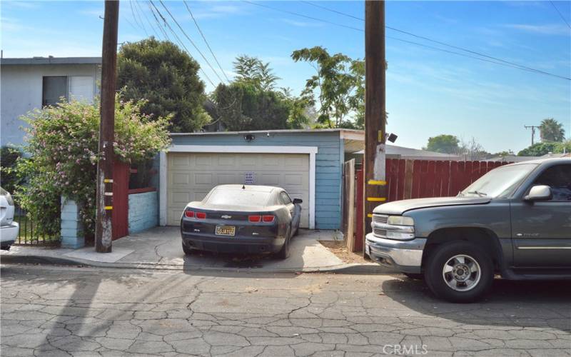 Driveway to the 2nd (larger) garage which offers 846 sq ft of space and tandem parking for multiple cars or toys.