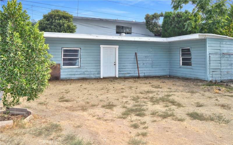 So many possible uses for this 846 sq ft space with its own fenced yard and separate driveway...