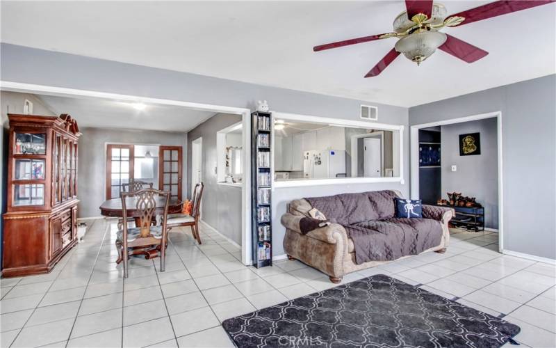 Dinning room/Living Area