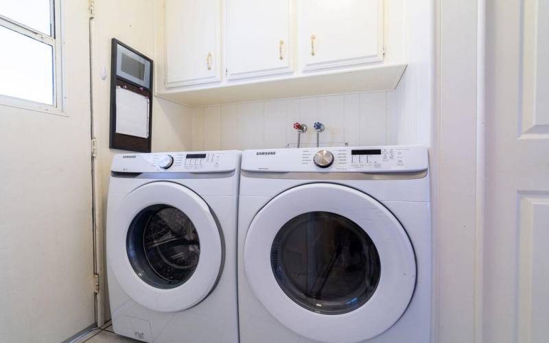 Laundry w/ new washer dryer