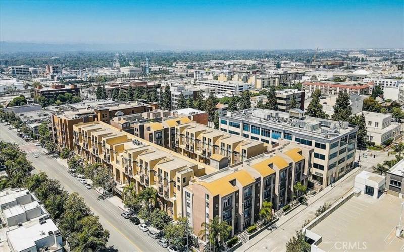 Third St and Angeleno Ave - Complex View