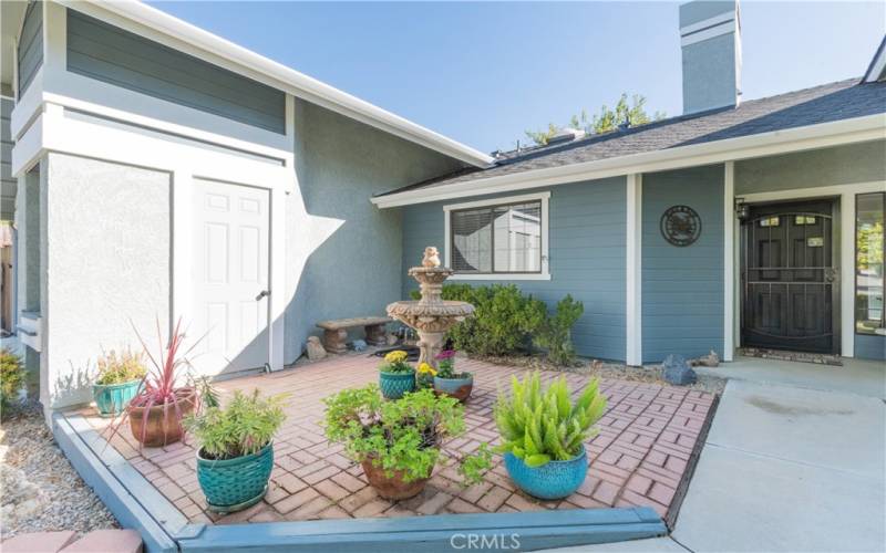 Front patio with fountain