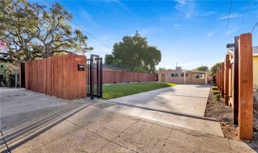 10725 Nassau Avenue, Sunland, California 91040, 3 Bedrooms Bedrooms, ,1 BathroomBathrooms,Residential,Buy,10725 Nassau Avenue,SR24205287