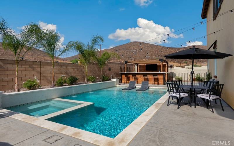 Backyard Oasis - Saltwater Pool