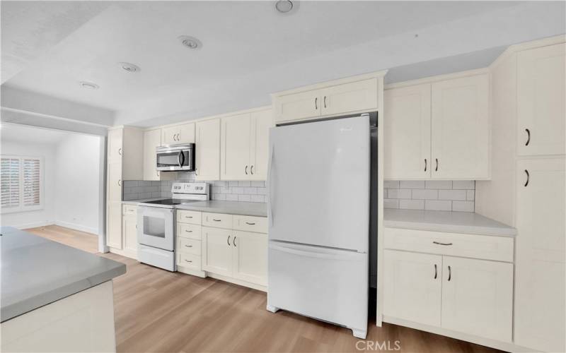 Remodeled kitchen, New cabinets and quartz counters and lots of storage.