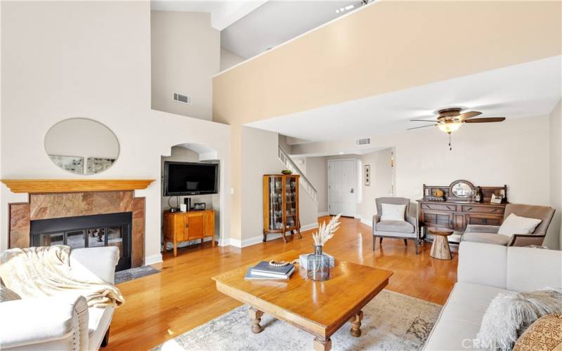 Vaulted ceilings in the living room create a bright & area atmosphere. The loft overlooks the living room.